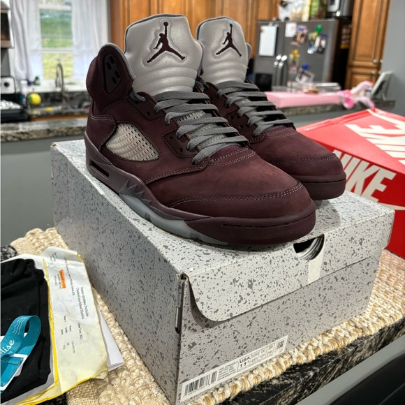 Jordan 5 burgundy - Picture 3 of 6